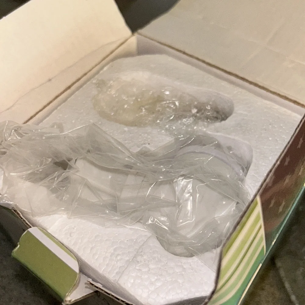 NWT Scentsy Seashells Wall Plug In Fragrance Wax Warmer Night Light w/ Bulb